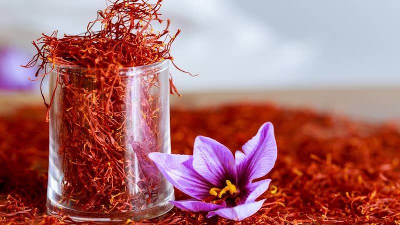 زعفران اصیل خراسان با عطر و رنگ چشم نواز